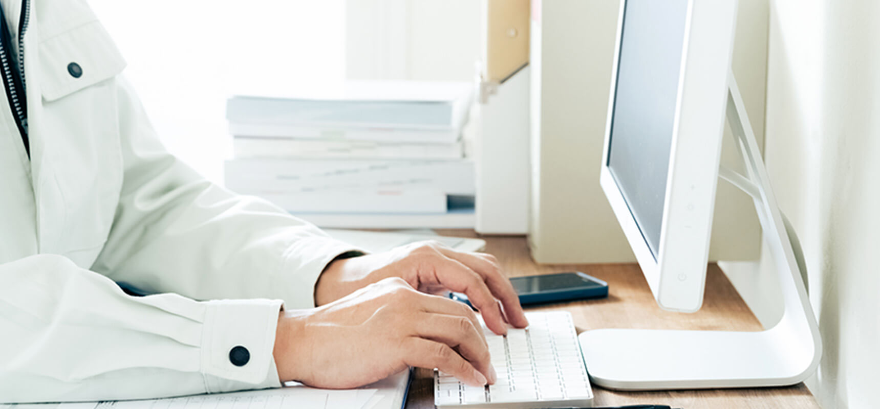 パソコン業務をしている様子